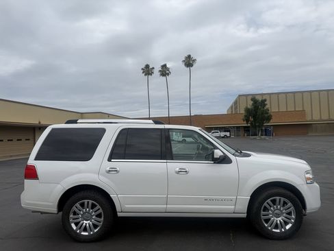 Used 2014 Lincoln Navigator 4WD image 9