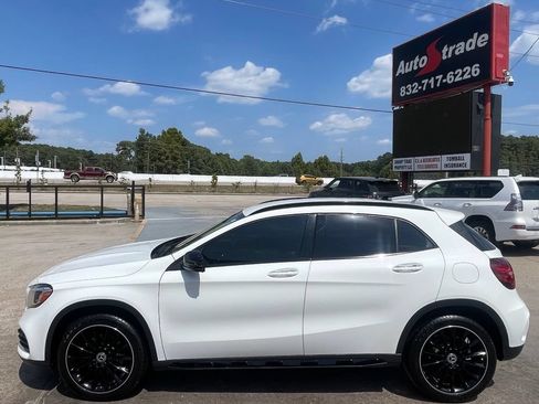 Used 2020 Mercedes-Benz GLA 250 w/ AMG Line Exterior image 5