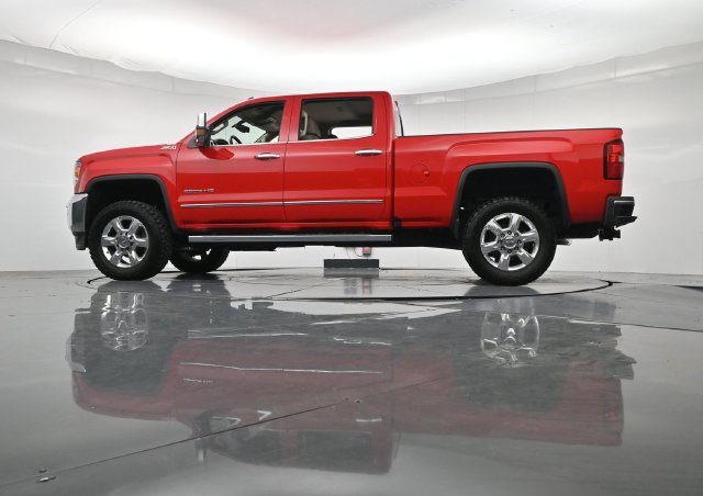 Used 2019 GMC Sierra 2500 SLT w/ Duramax Plus Package AWD/4WD image 39