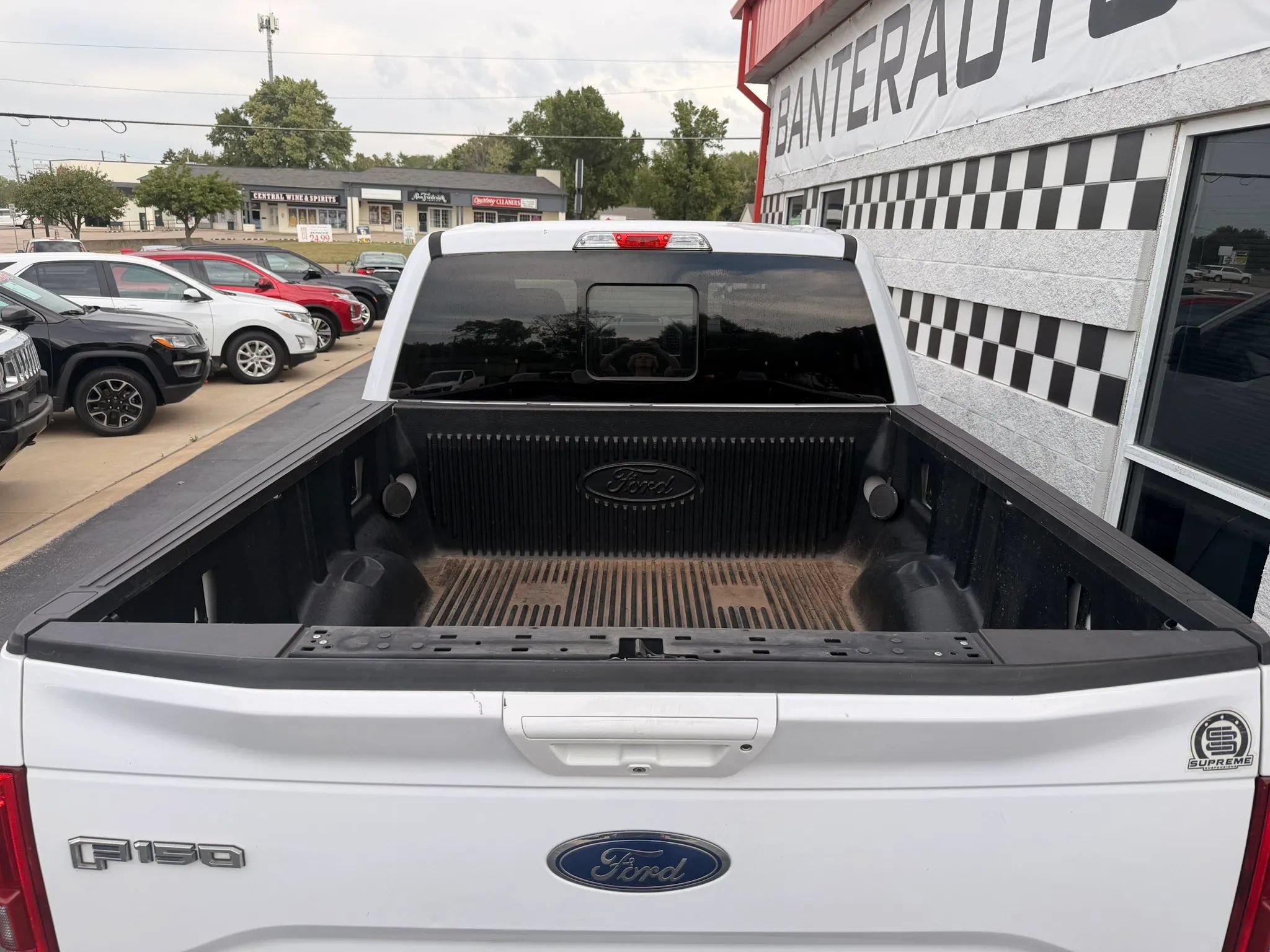 Used 2015 Ford F150 Lariat RWD image 5