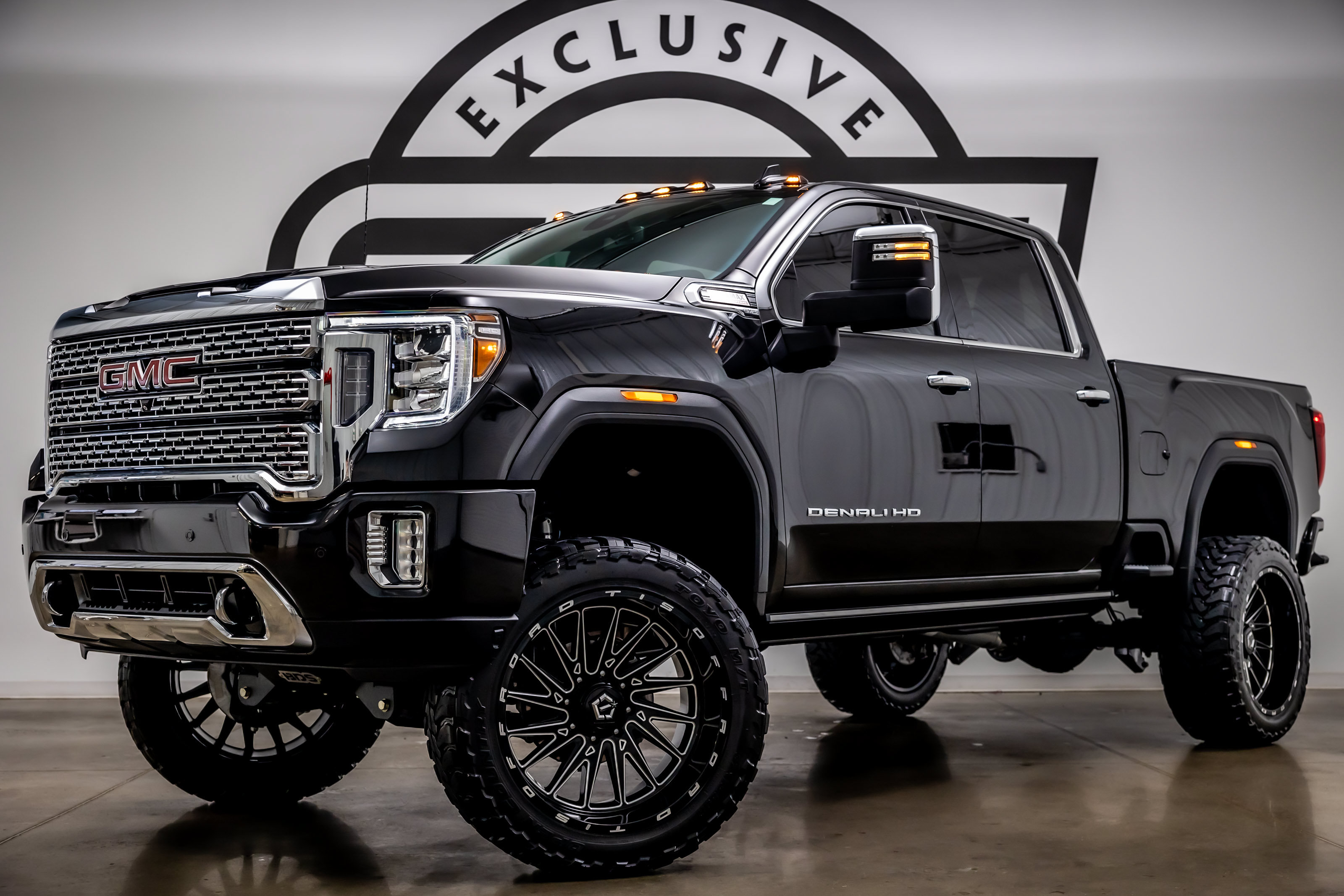 Used 2022 GMC Sierra 2500 Denali AWD/4WD image 1