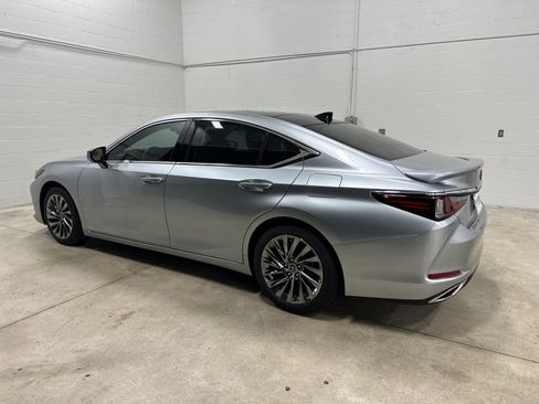 Used 2024 Lexus ES 350 Ultra Luxury w/ Accessory Package (Z2) FWD image 8