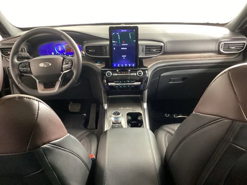 Used 2023 Ford Explorer Platinum w/ Technology Package image 33