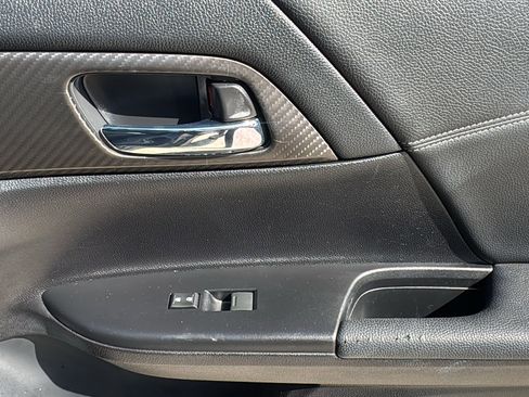 Used 2017 Honda Accord Sport image 30