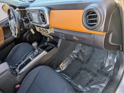 Used 2018 Toyota Tacoma SR5 image 21