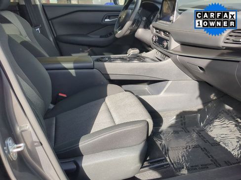 Used 2024 Nissan Rogue SV image 27