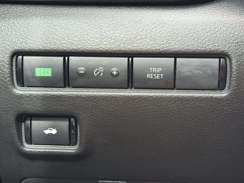 Used 2025 Nissan Sentra SV w/ All-Weather Package FWD image 13