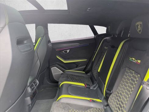 Used 2022 Lamborghini Urus AWD/4WD image 17