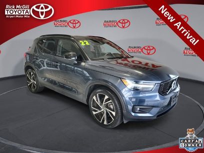 Used 2022 Volvo XC40 T5 R-Design w/ Advanced Package