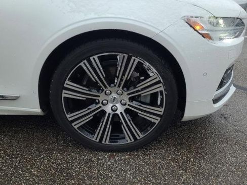 Used 2023 Volvo S90 B6 Plus image 8