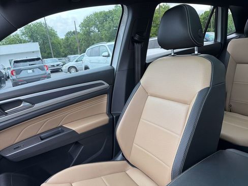 Certified 2021 Volkswagen Atlas Cross Sport SE w/ Panoramic Sunroof Package FWD image 25