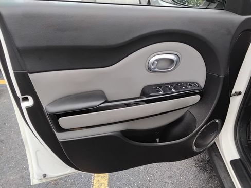 Used 2019 Kia Soul + w/ Primo Package FWD image 9