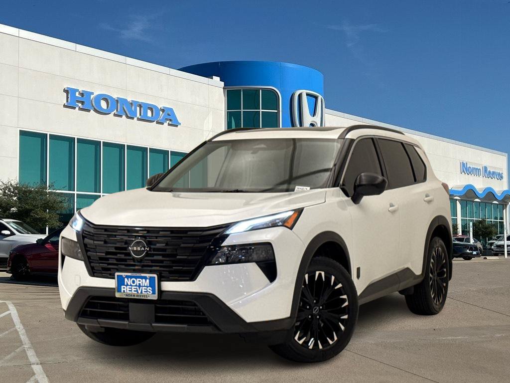 Used 2026 Nissan Rogue Dark Armor FWD image 1