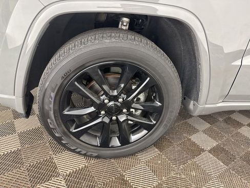 Used 2020 Jeep Grand Cherokee Altitude AWD/4WD image 32