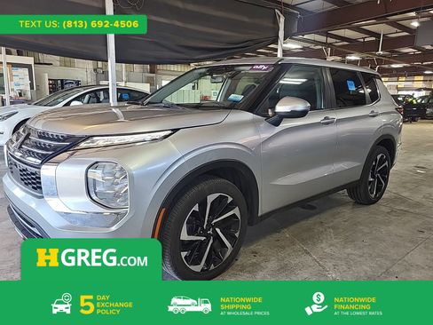 Used 2022 Mitsubishi Outlander ES image 1