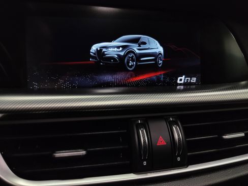 Used 2025 Alfa Romeo Stelvio Sprint AWD/4WD image 28