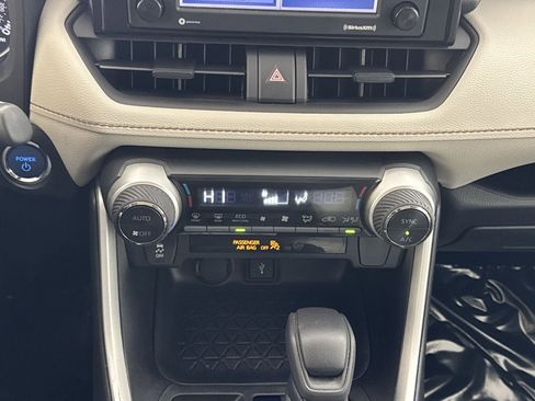 Used 2022 Toyota RAV4 XLE image 19