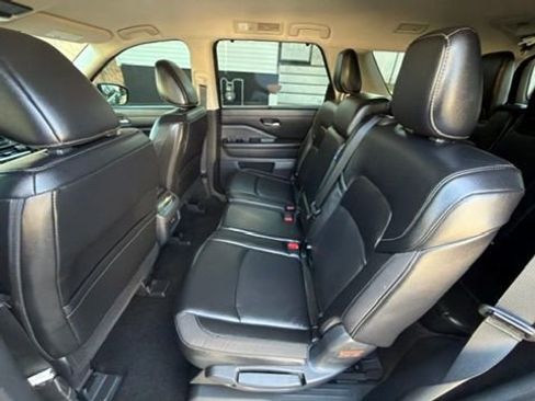 Used 2024 Nissan Pathfinder SL AWD/4WD image 24