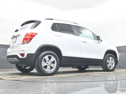 Used 2019 Chevrolet Trax LT w/ LT Convenience Package image 27