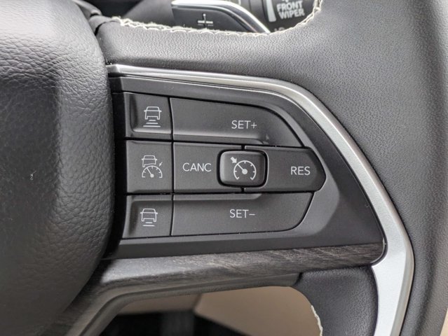 Certified 2025 Jeep Grand Cherokee Limited w/ Luxury Tech Group II AWD/4WD image 28