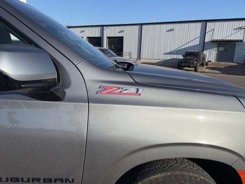 Used 2022 Chevrolet Suburban Z71 image 3