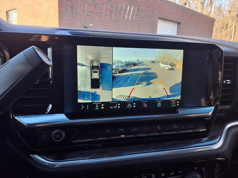 Used 2025 Chevrolet Silverado 2500 LTZ w/ LTZ Convenience Package image 11