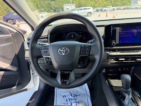 Used 2025 Toyota Camry LE FWD image 13