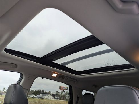 Used 2022 Nissan Pathfinder SL w/ SL Premium Package image 24