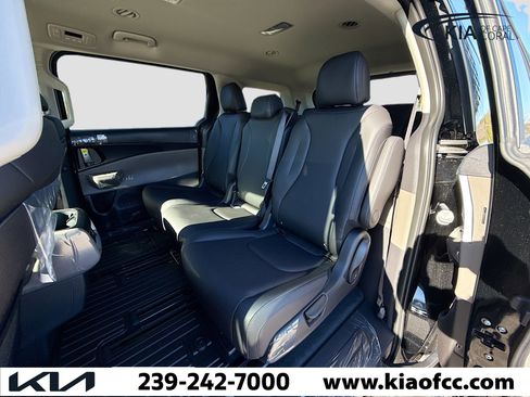 New 2026 Kia Carnival FWD image 21