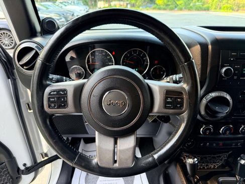 Used 2013 Jeep Wrangler Unlimited Sahara AWD/4WD image 33