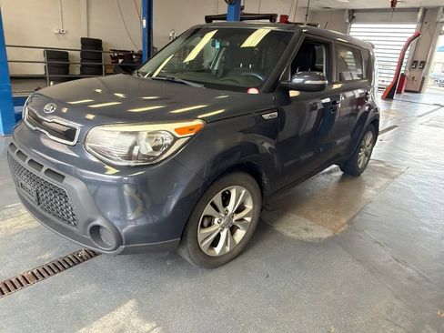 Used 2014 Kia Soul + w/ Audio Package FWD image 5