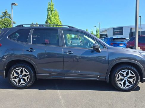 Used 2019 Subaru Forester Premium AWD/4WD image 2