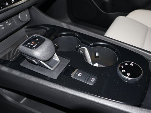 Used 2025 Nissan Rogue SV w/ SV Premium Package image 31