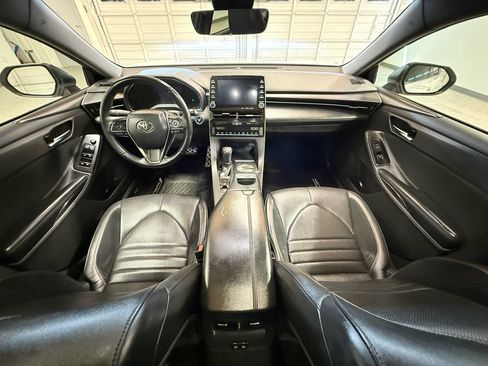 Used 2019 Toyota Avalon XSE image 25