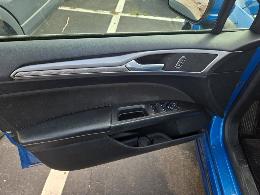 Used 2020 Ford Fusion SE FWD image 10