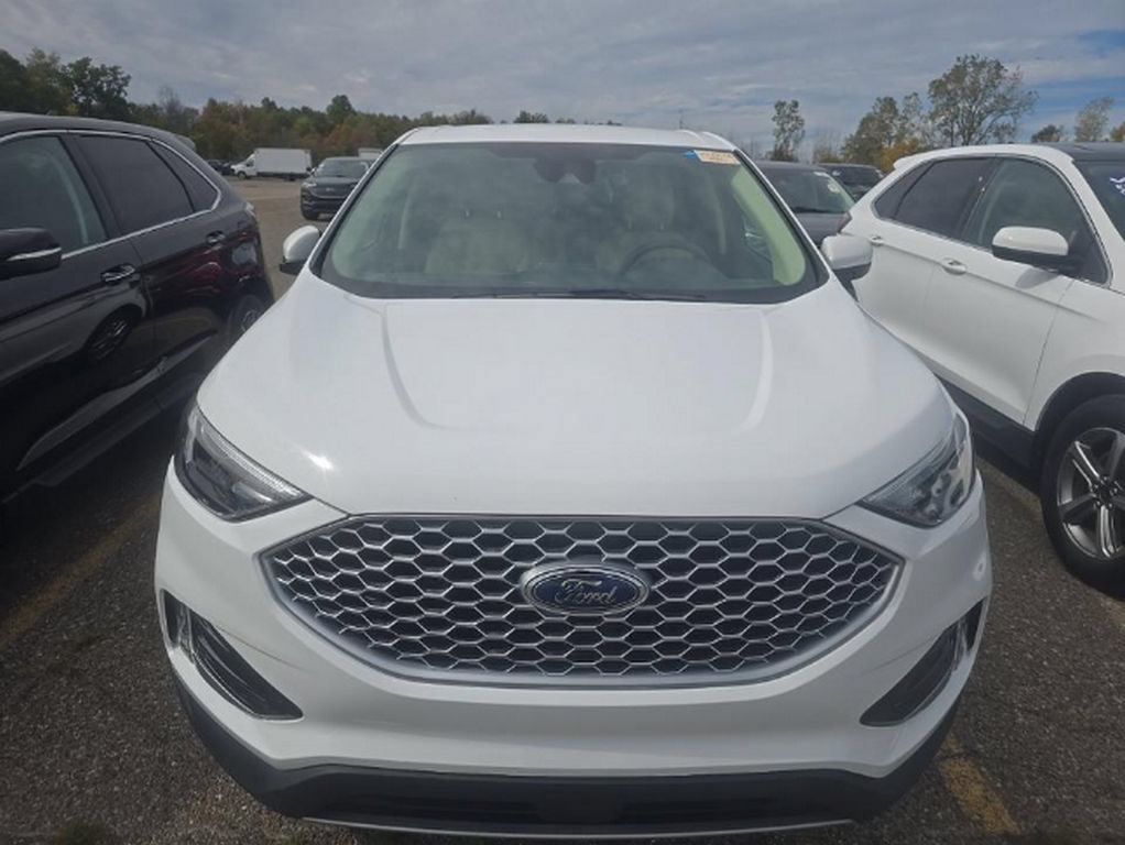 Used 2024 Ford Edge SEL w/ Convenience Package AWD/4WD image 3