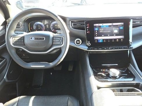 Used 2024 Jeep Wagoneer L Series II w/ Flexible Seating Group image 25