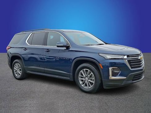 Used 2023 Chevrolet Traverse LT image 3