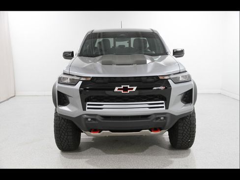 Used 2024 Chevrolet Colorado ZR2 AWD/4WD image 2