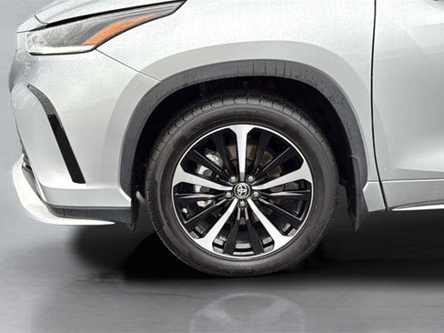 Used 2022 Toyota Highlander XSE image 9