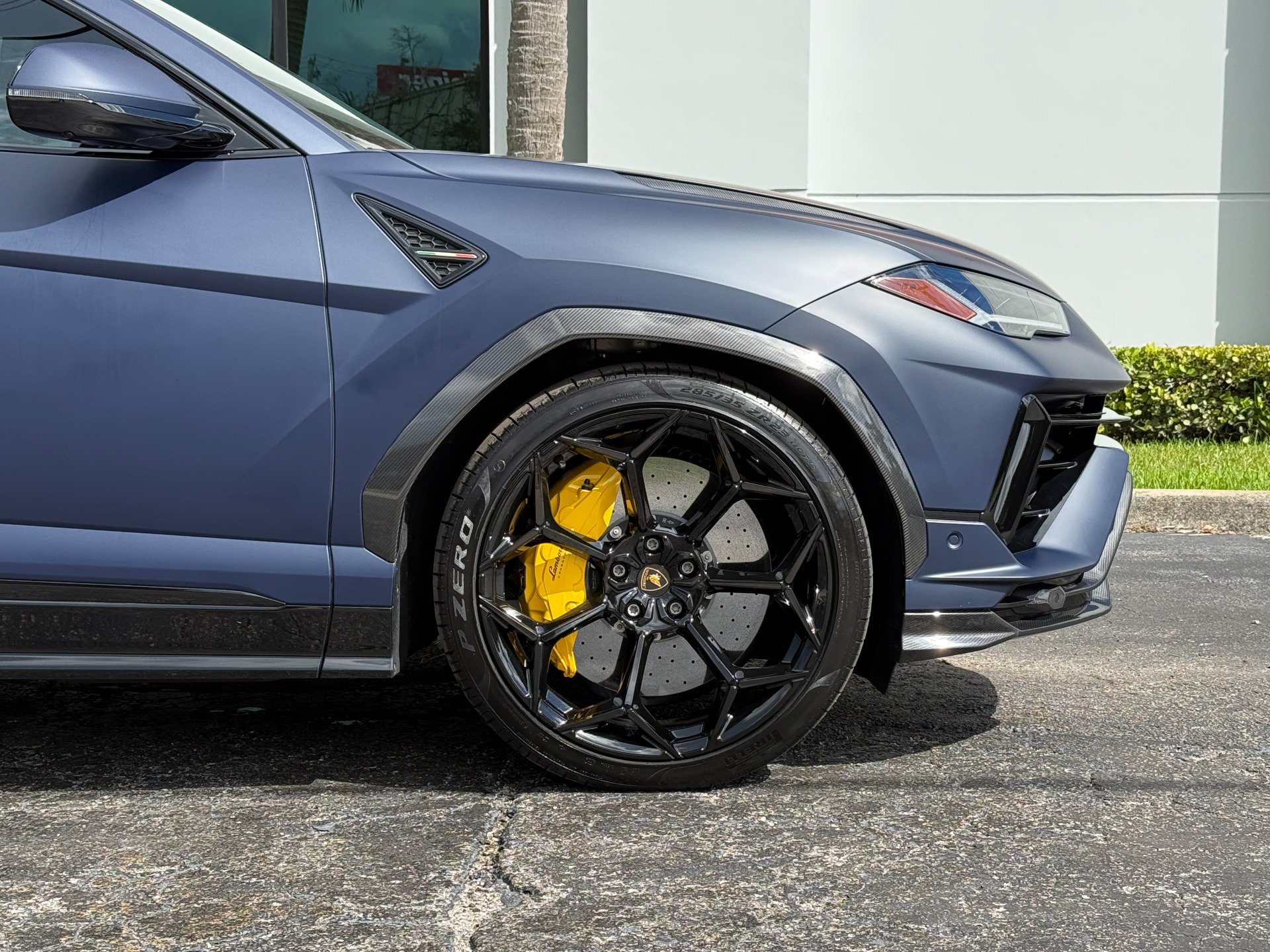 Used 2024 Lamborghini Urus Performante AWD/4WD image 3