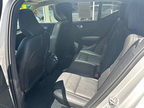 Certified 2025 Volvo XC40 B5 Plus AWD/4WD image 17