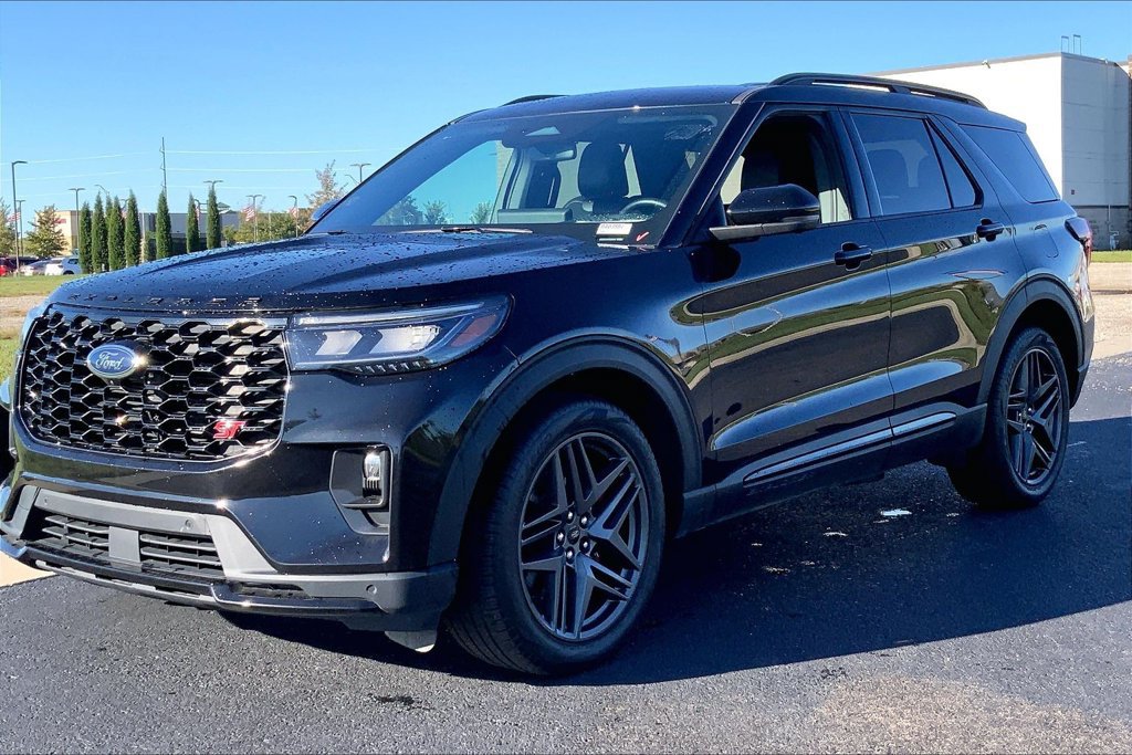 Used 2025 Ford Explorer ST AWD/4WD image 5