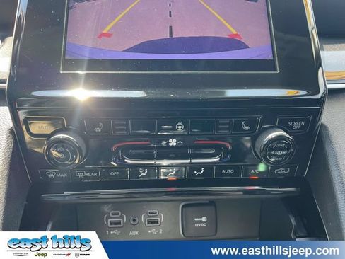 Used 2023 Jeep Grand Cherokee Laredo w/ Luxury Tech Group I AWD/4WD image 33