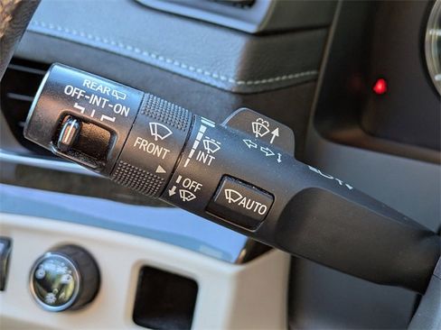 Used 2019 Cadillac Escalade Premium Luxury w/ LPO, Radiant Package image 29