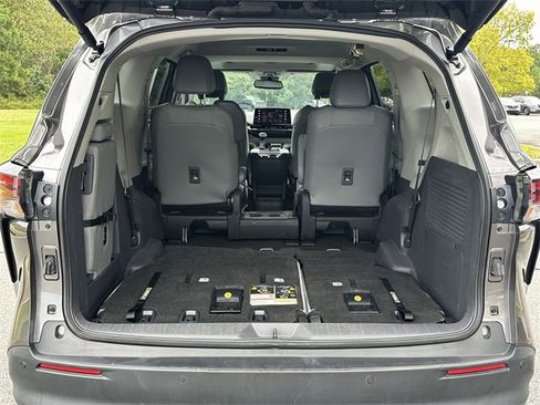 Used 2024 Toyota Sienna XLE image 18