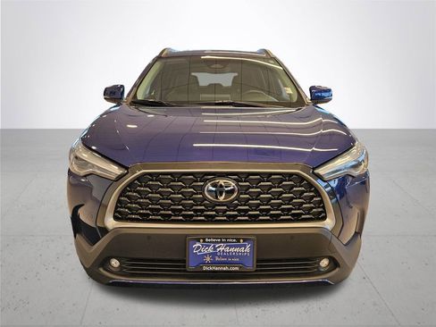 Used 2024 Toyota Corolla Cross XLE image 3
