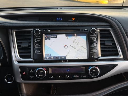 Used 2014 Toyota Highlander XLE image 21