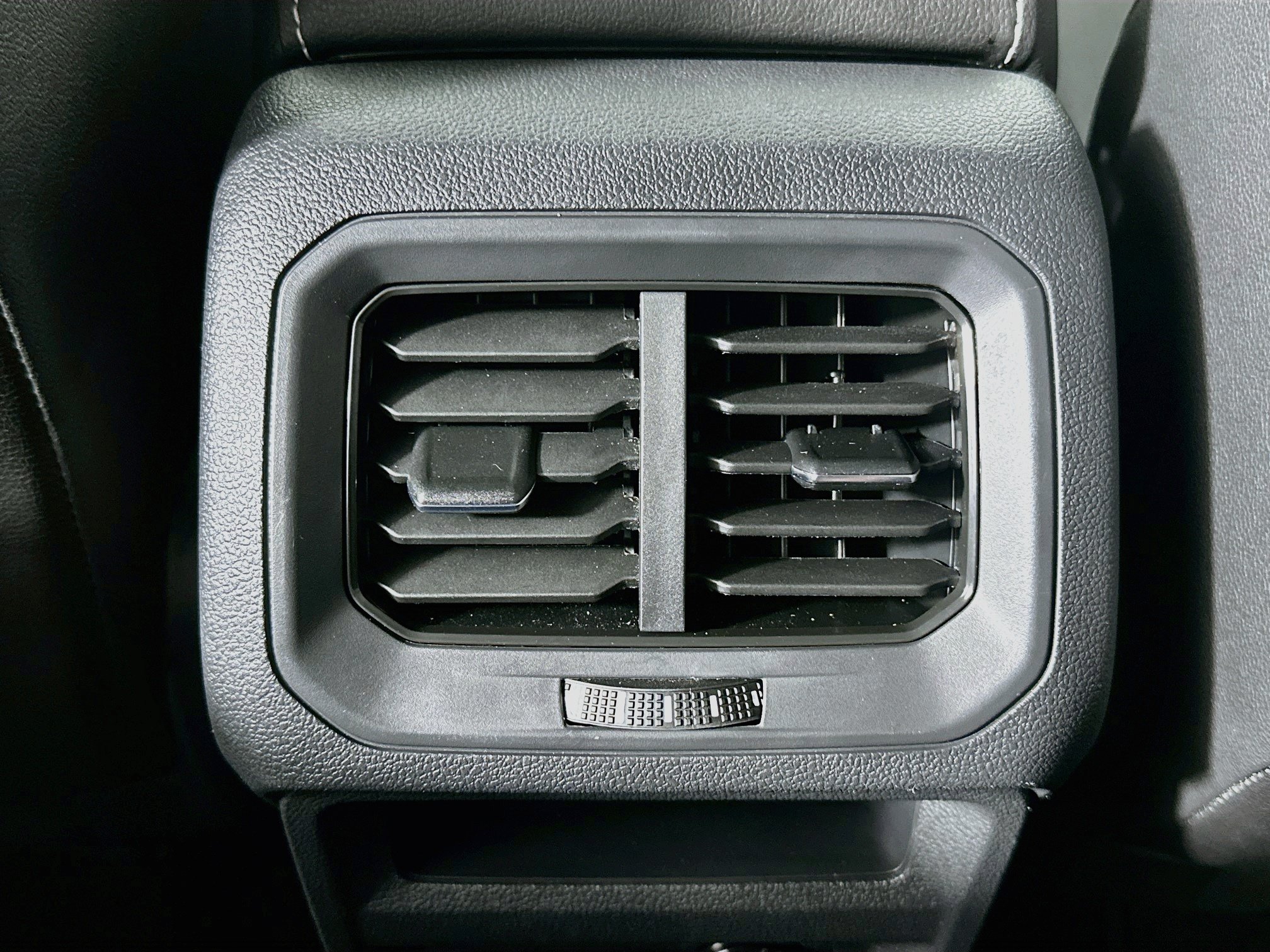 Used 2023 Volkswagen Tiguan SE FWD image 28