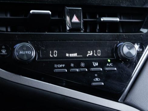 Used 2023 Toyota Camry SE image 28